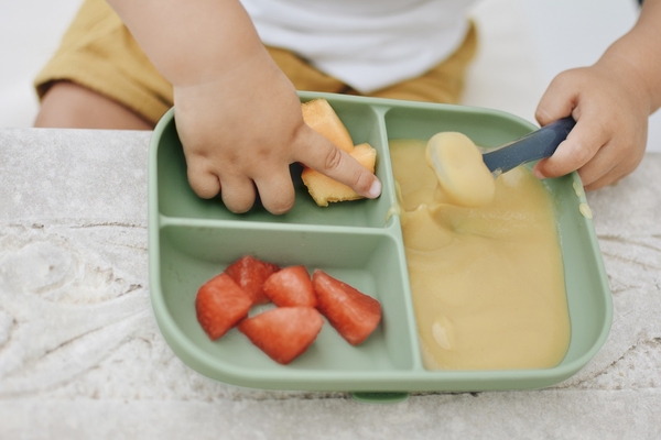 Тарілка силіконова порційна Beaba, оливковий (913549) - Pampik - 5