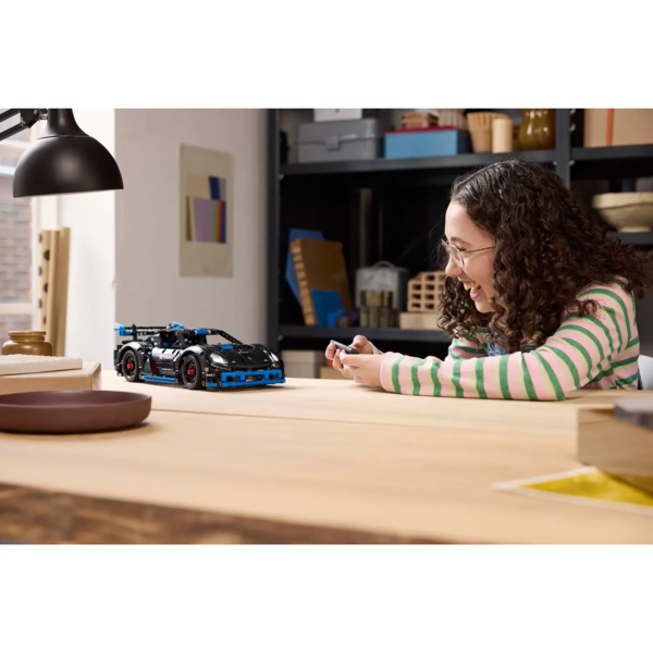 Конструктор LEGO Technic Автомобіль для перегонів Porsche GT4 e-Performance, 834 деталі (42176) - Pampik - 11