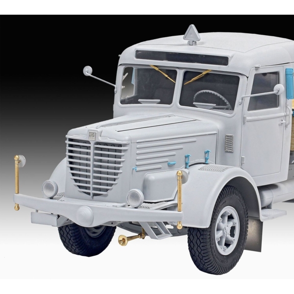 Сборная модель Revell Грузовая машина Bussing 8000 S13 с прицепом 5, масштаб 1:24, 716 деталей (RVL-07580) - Pampik - 9