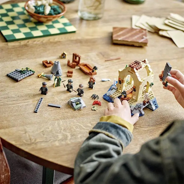 Конструктор LEGO Harry Potter Замок Гоґвортс Човновий елінг, 350 деталей (76426) - Pampik - 7