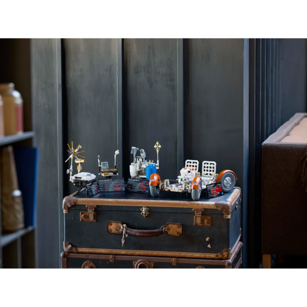 Конструктор LEGO Technic Місячний автомобіль NASA Apollo, 1913 деталей (42182) - Pampik - 9