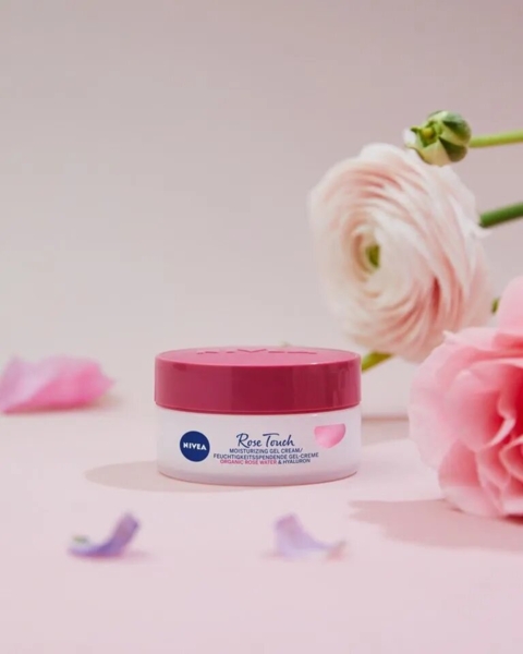 Увлажняющий гель-крем Nivea Rose Touch с розовой водой и гиалуроновой кислотой 50 мл - Pampik - 8