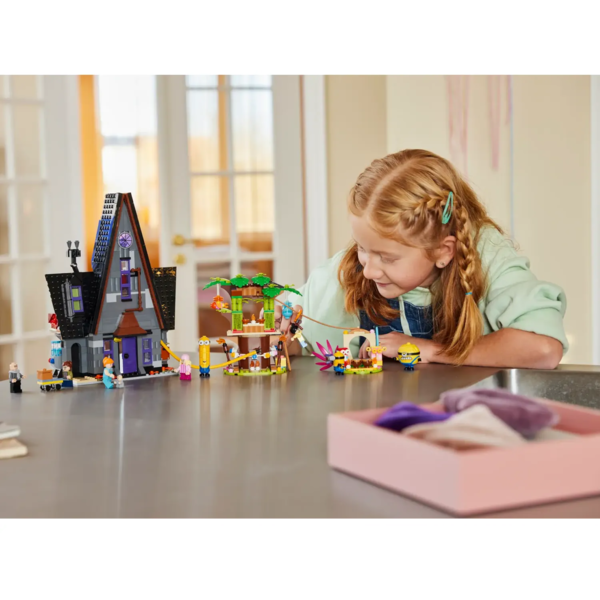 Конструктор LEGO Despicable Me Родинний маєток Ґру й посіпак, 868 деталей (75583) - Pampik - 13