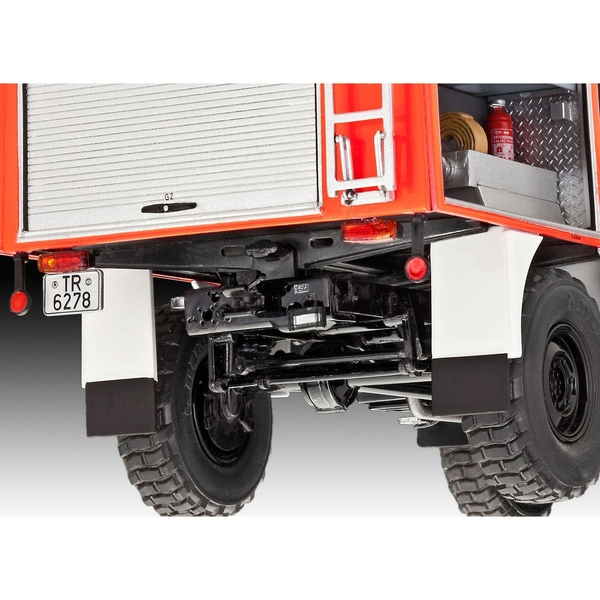 Сборная модель Revell Пожарная машина Mercedes-Benz Unimog U1300L TLF 8/18 уровень 5, масштаб 1:24, 210 деталей (RVL-07512) - Pampik - 7