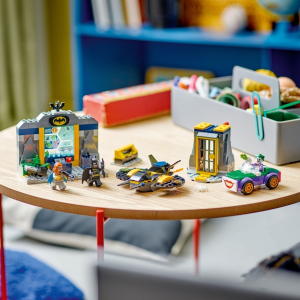Конструктор LEGO DC Batman Печера Бетмена з Бетменом Бетгерлом та Джокером, 184 деталі (76272) - Pampik - 6