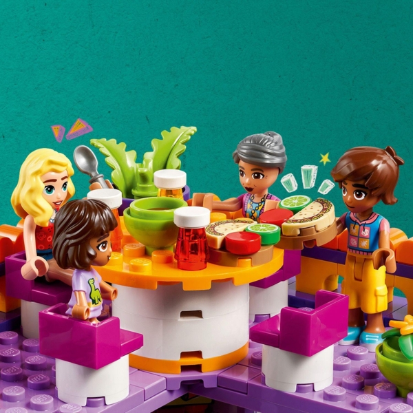 Конструктор LEGO Friends Хартлейк-Сіті. Громадська кухня, 695 деталей (41747) - Pampik - 8