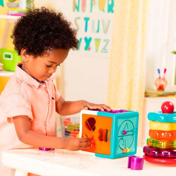 Іграшка-сортер Battat Lite Розумний куб, 12 форм (BT2577Z) - Pampik - 9