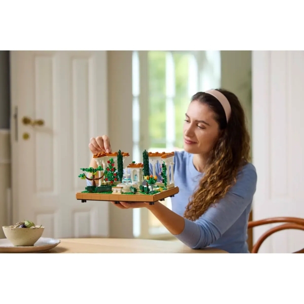 Конструктор LEGO Icons Сад з фонтаном, 1302 деталі (10359) - Pampik - 11