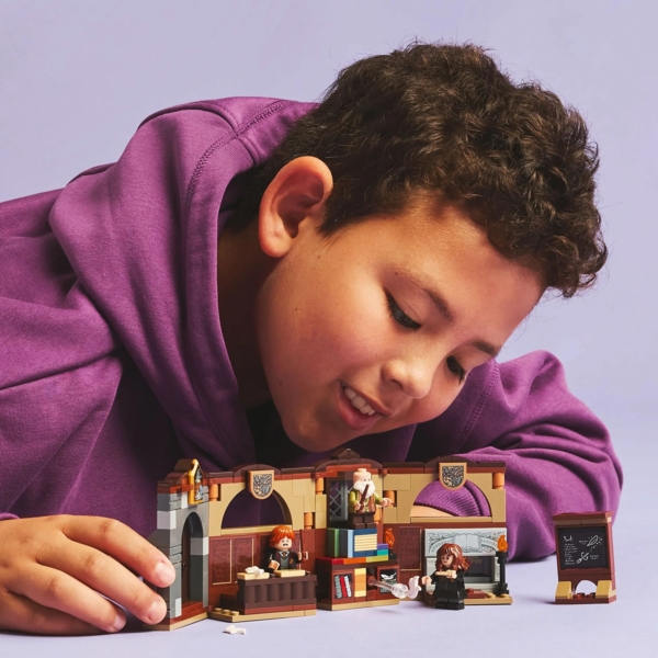Конструктор LEGO Harry Potter Замок Гоґвортс: урок чарів, 204 деталі (76442) - Pampik - 8
