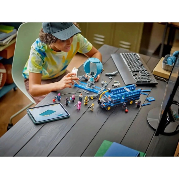 Конструктор LEGO Fortnite Battle Bus, 954 деталей (77073) - Pampik - 10