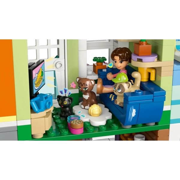 Конструктор LEGO Friends Хартлейк-Сіті. Квартири та крамниці, 2040 деталей (42670) - Pampik - 8