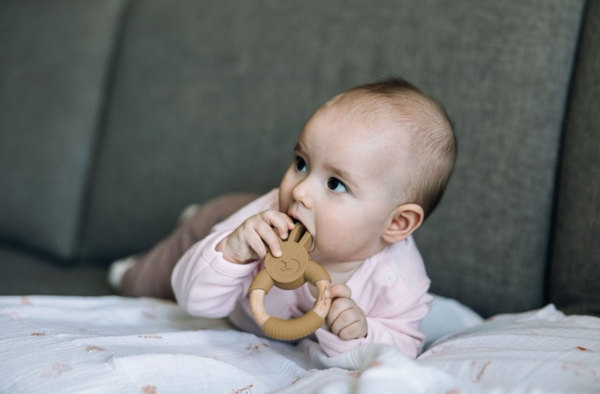 Прорізувач FreeON Зайчик, силіконовий, охра (49492) - Pampik - 3