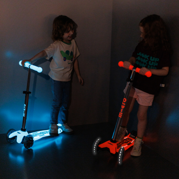 Самокат Micro Maxi Deluxe Glow LED Plus Червона аура (MMD379) - Pampik - 8