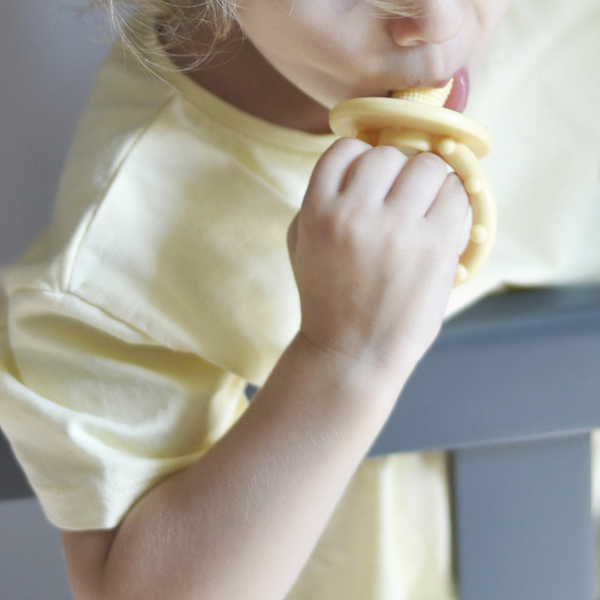 Пустушка силіконова 100% MinikOiOi Basics Gumy Mellow Yellow, 3 м+ (101220006) - Pampik - 5