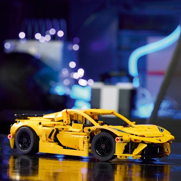 Конструктор LEGO Technic Chevrolet Corvette Stingray,732 детали (42205) - Pampik - 6
