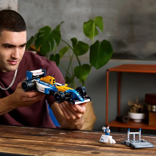 Конструктор LEGO Icons Williams Racing FW14B и Найджел Мэнселл, 799 деталей (10353) - Pampik - 6