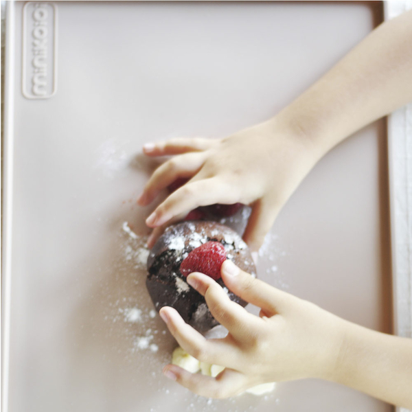 Килимок силіконовий MinikOiOi Mat Powder Grey (101250004) - Pampik - 4