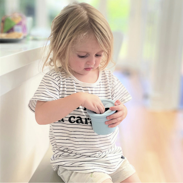 Чашка-контейнер з трубочкою MinikOiOi Sip+Snack Aqua Green/Powder Grey, силіконова, 180 мл (101100107) - Pampik - 2