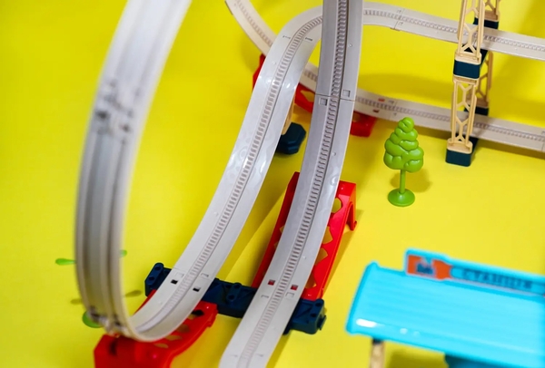 Ігровий набір Otamanko Трюкова залізниця Хоробрий паровозик, 175 деталей (532.02.29) - Pampik - 3