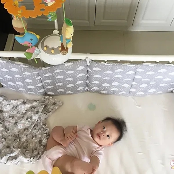 Музичний мобіль Combi 14086 з підвісними іграшками та звуковим сенсором (17256) - Pampik - 5