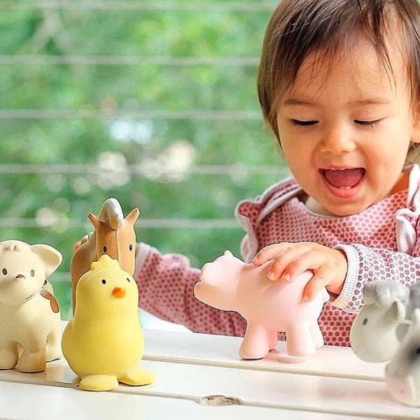 Погремушка-прорезыватель Tikiri 96005, каучук, желтый (24985) - Pampik - 6