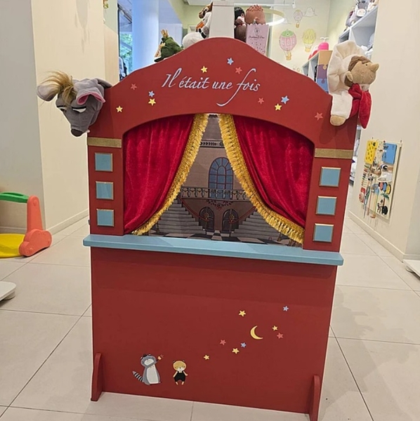 Игровой театр Moulin Roty деревянный большой, 117х78х43 см, бордовый (32589) - Pampik - 2