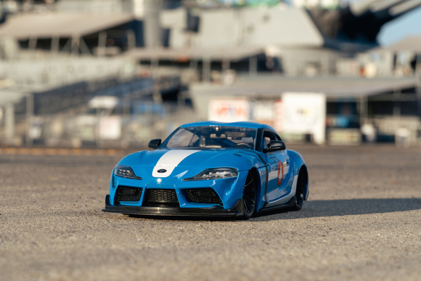 Машина металлическая Jada Роботех Тойота Супра с фигуркой Макса Стерлинг, 1:24, голубой (253255051) - Pampik - 13