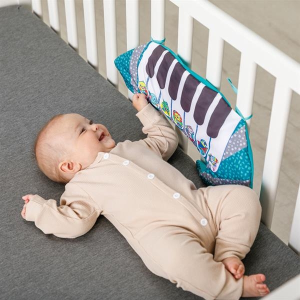 Розвиваюча іграшка Infantino Подушка-рояль 3 в 1 Єнот (313021I) - Pampik - 3