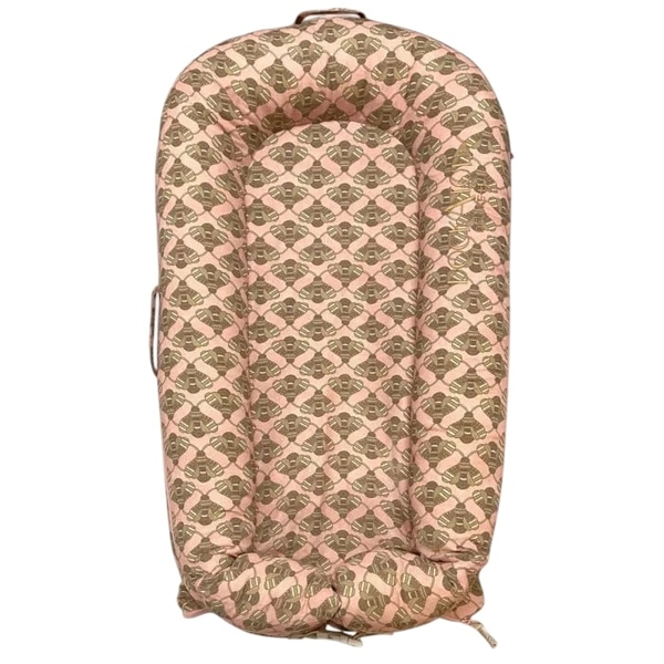 Матрас-кокон DockaTot Grand, 9-36 мес., Busy Bees (10295) - Pampik