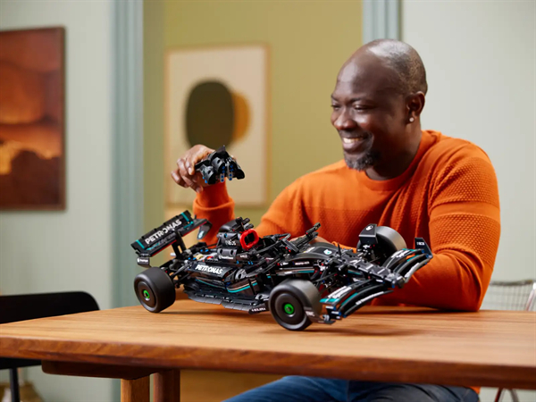 Конструктор LEGO Technic Mercedes-AMG F1 W14 E Performance 1642 деталі (42171) - Pampik - 4