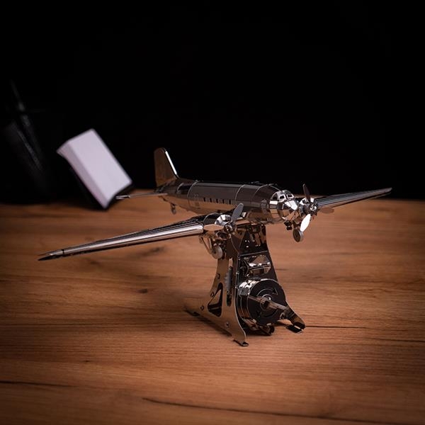 Колекційна модель-конструктор Metal Time Remarkable Douglas Літак DC-3 механічний (MT057) - Pampik - 5