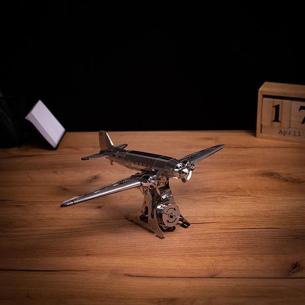 Колекційна модель-конструктор Metal Time Remarkable Douglas Літак DC-3 механічний (MT057) - Pampik - 4