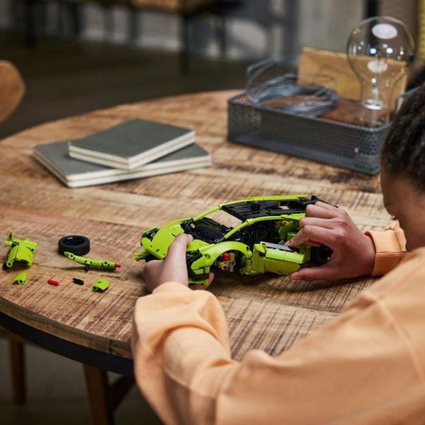 Конструктор LEGO Technic Lamborghini Huracan Tecnica 806 деталей (42161) - Pampik - 5