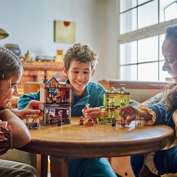 Конструктор LEGO Harry Potter Якісні товари для квідичу і кафе з морозивом, 795 деталей (76452) - Pampik - 8