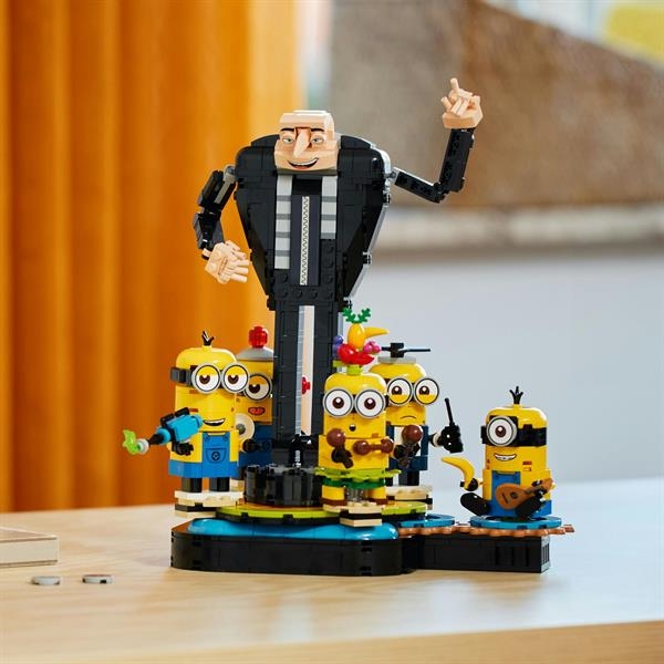 Конструктор LEGO Despicable Me 4 Ґру й посіпаки з кубиків 839 деталей (75582) - Pampik - 10