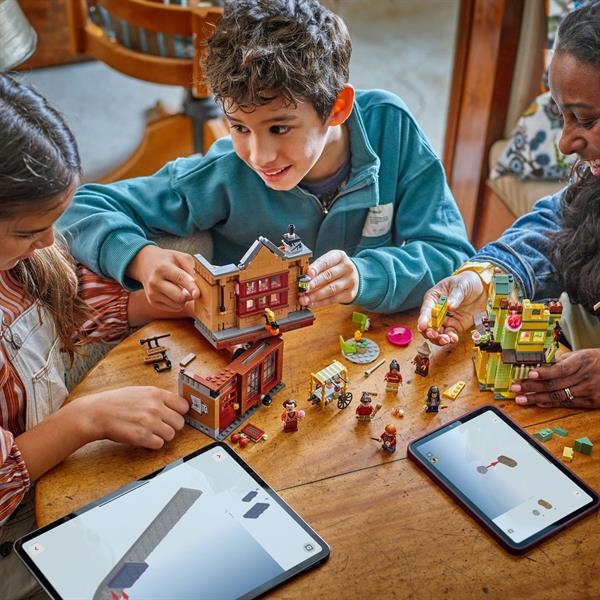 Конструктор LEGO Harry Potter Якісні товари для квідичу і кафе з морозивом, 795 деталей (76452) - Pampik - 9