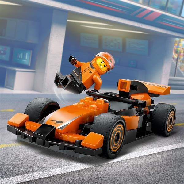 Конструктор LEGO City Пілот F1 з автомобілем для перегонів команди McLaren 86 деталей (60442) - Pampik - 5