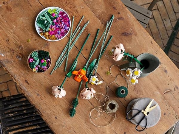 Конструктор LEGO Botanicals Букет квітів 756 деталей (10280) - Pampik - 9