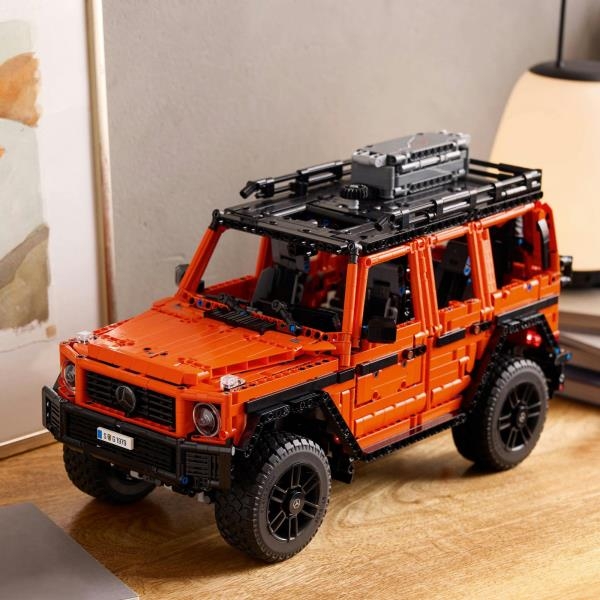 Конструктор LEGO Technic Mercedes-Benz G 500 Professional Line 2891 деталей (42177) - Pampik - 10