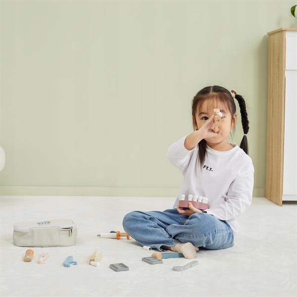 Деревянный набор PolarB Стоматолог 13 эл. (44202) - Pampik