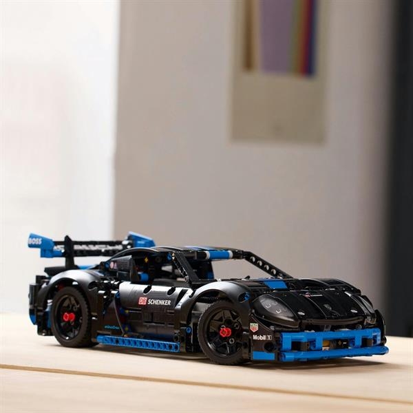 Конструктор LEGO Technic Автомобіль для перегонів Porsche GT4 e-Performance 834 деталі (42176) - Pampik - 10
