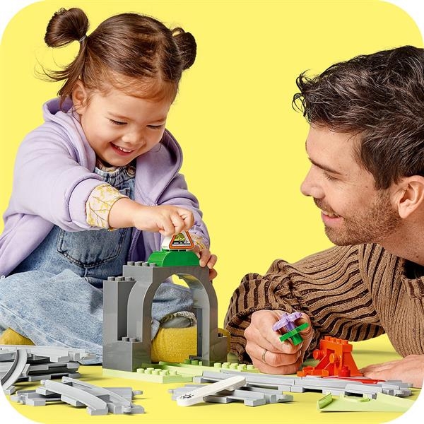 Конструктор LEGO DUPLO Залізничний тунель і колії дод. набір 20 деталей (10425) - Pampik - 6
