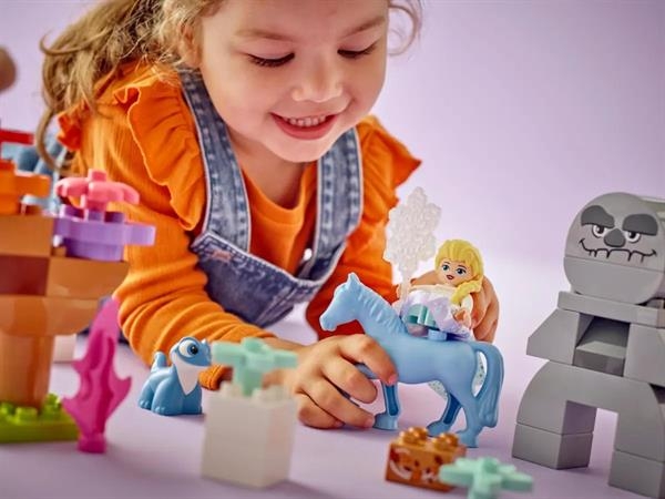 Конструктор LEGO DUPLO Disney Ельза й Бруні в Зачарованому лісі, 31 деталь (10418) - Pampik - 7