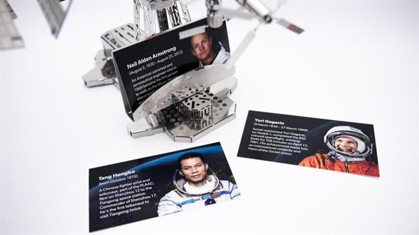 Колекційна модель-конструктор Metal Time Astronaut's Lodge Космічна станція МКС, механічна (MT017) - Pampik - 4