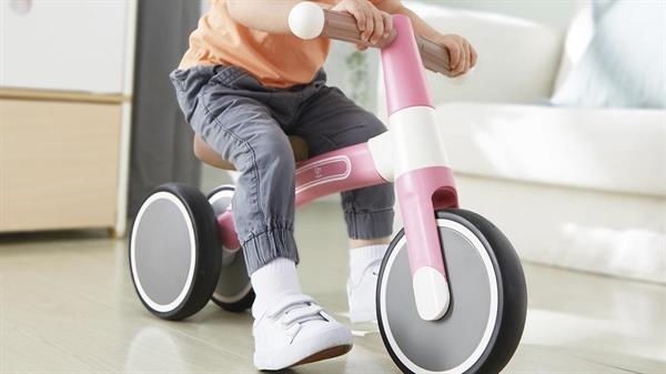 Біговел Hape Перша поїздка триколісний 7" рожевий (E0105) - Pampik - 8