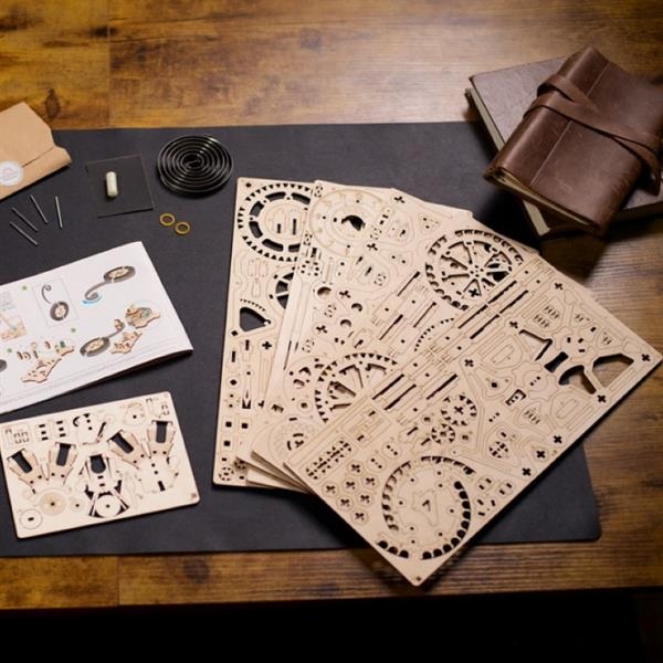 Деревянный механический 3D конструктор Ugears Часы двигателя (70217) - Pampik - 11
