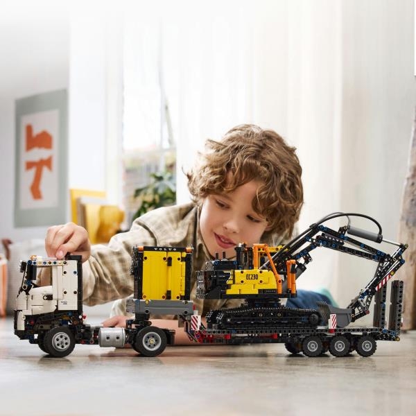 Конструктор LEGO Technic Вантажівка Volvo FMX і Електричний екскаватор EC230 2274 деталі (42175) - Pampik - 6