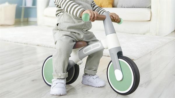 Біговел Hape Перша поїздка триколісний 7" світло-зелений (E0104) - Pampik - 8