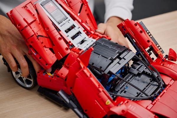 Конструктор LEGO Techniс Ferrari Daytona SP3 3778 деталей (42143) - Pampik - 5