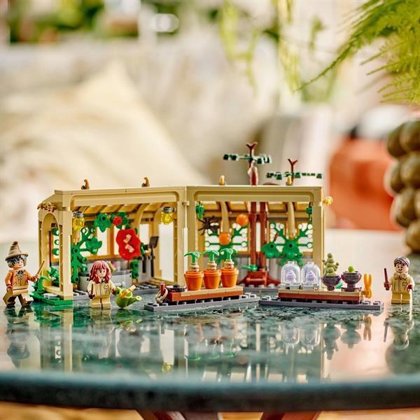 Конструктор LEGO Harry Potter Замок Гогвортс урок гербології, 390 деталей (76445) - Pampik - 6